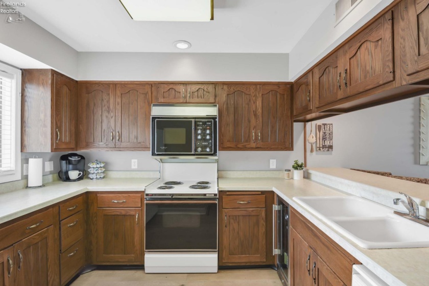 3094 Marina View Drive, Port Clinton, 43452, 2 Bedrooms Bedrooms, ,2 BathroomsBathrooms,Residential,For Sale,Marina View,20261426