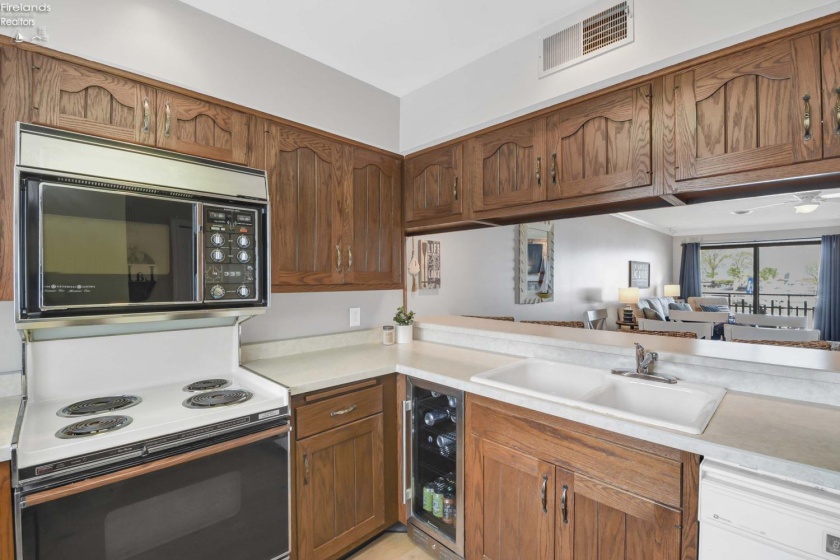 3094 Marina View Drive, Port Clinton, 43452, 2 Bedrooms Bedrooms, ,2 BathroomsBathrooms,Residential,For Sale,Marina View,20261426