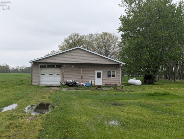 1614 County Road 238, Fremont, 43420, ,2 BathroomsBathrooms,Residential,For Sale,County Road 238,20261480