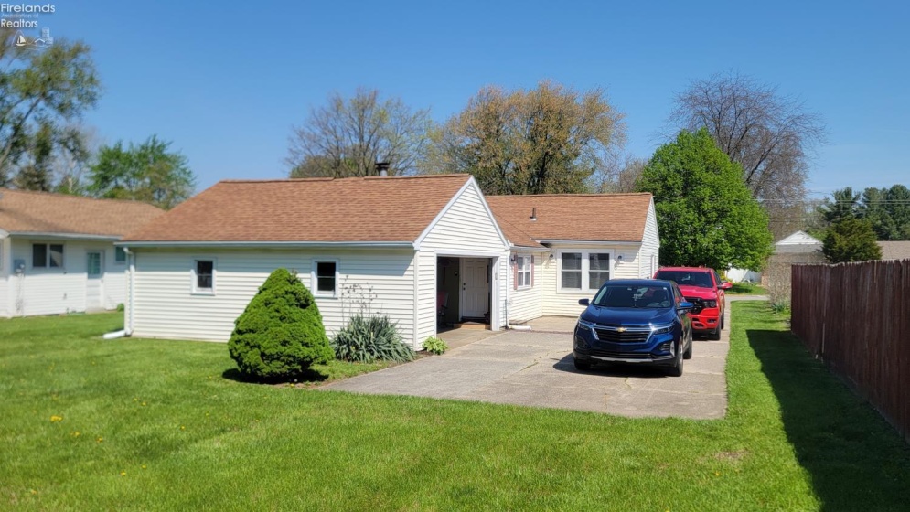 130 Vine Street, Clyde, 43410, 3 Bedrooms Bedrooms, ,1 BathroomBathrooms,Residential,For Sale,Vine,20261459