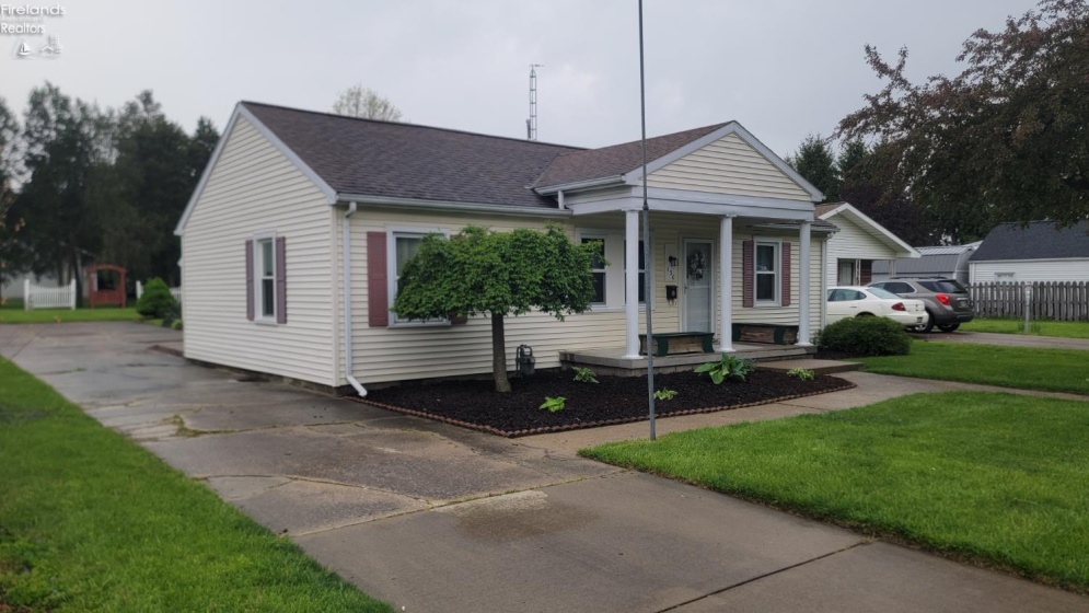 130 Vine Street, Clyde, 43410, 3 Bedrooms Bedrooms, ,1 BathroomBathrooms,Residential,For Sale,Vine,20261459