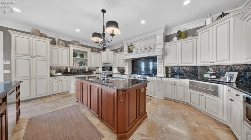 13717 Lake, Vermilion, 44089, 5 Bedrooms Bedrooms, ,9 BathroomsBathrooms,Residential,For Sale,Lake,20261489