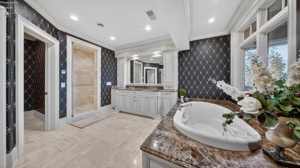 13717 Lake, Vermilion, 44089, 5 Bedrooms Bedrooms, ,9 BathroomsBathrooms,Residential,For Sale,Lake,20261489