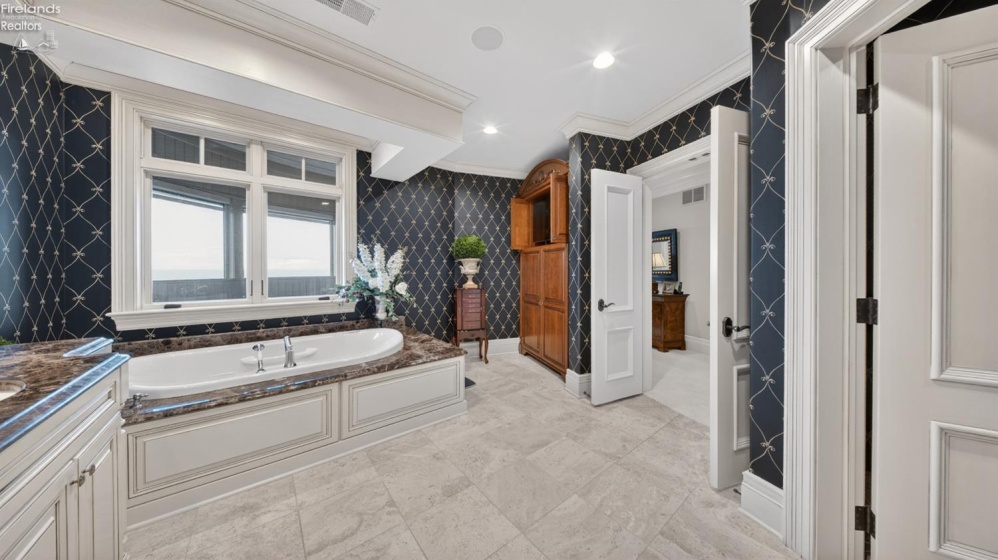 13717 Lake, Vermilion, 44089, 5 Bedrooms Bedrooms, ,9 BathroomsBathrooms,Residential,For Sale,Lake,20261489