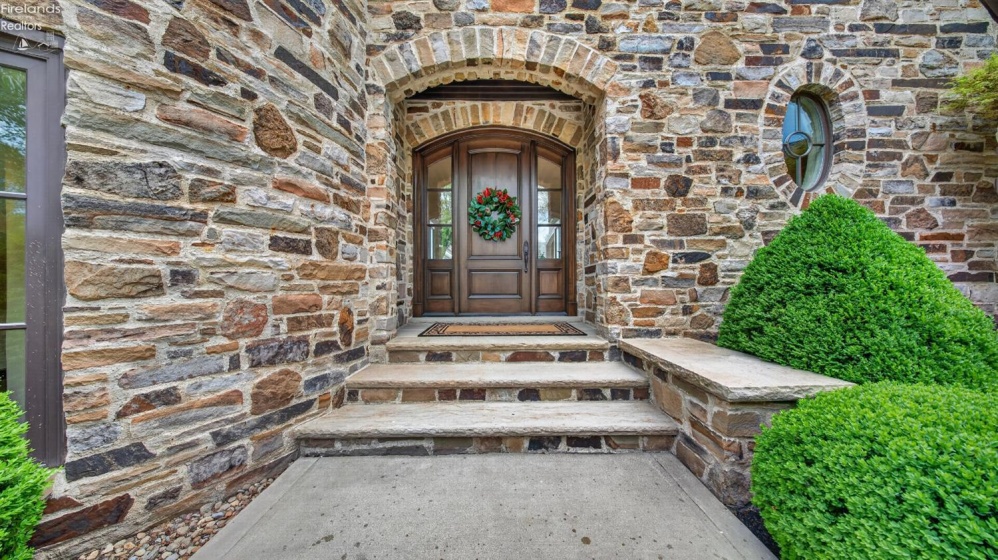 13717 Lake, Vermilion, 44089, 5 Bedrooms Bedrooms, ,9 BathroomsBathrooms,Residential,For Sale,Lake,20261489