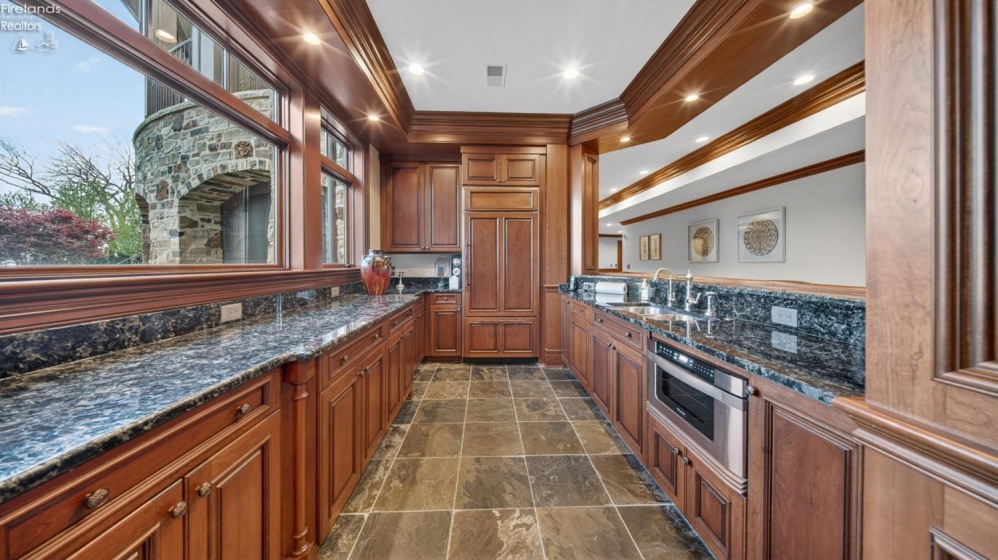 13717 Lake, Vermilion, 44089, 5 Bedrooms Bedrooms, ,9 BathroomsBathrooms,Residential,For Sale,Lake,20261489