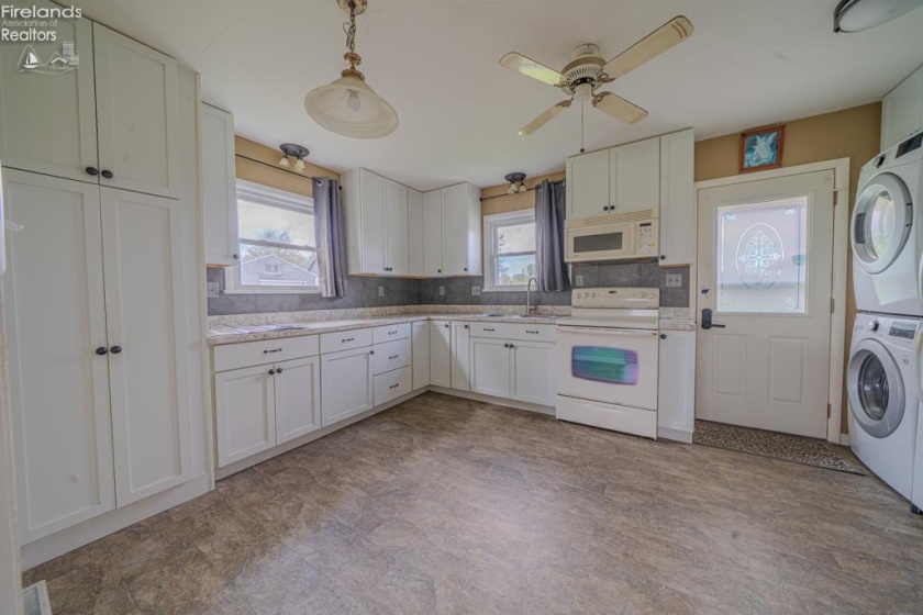 4551 Harbor Road, Port Clinton, 43452, 2 Bedrooms Bedrooms, ,1 BathroomBathrooms,Residential,For Sale,Harbor,20261406