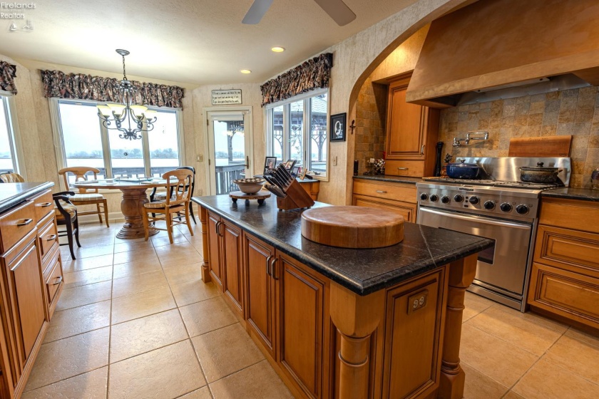 174 Sunset Drive, Sandusky, 44870, 4 Bedrooms Bedrooms, ,4 BathroomsBathrooms,Residential,For Sale,Sunset,20261369