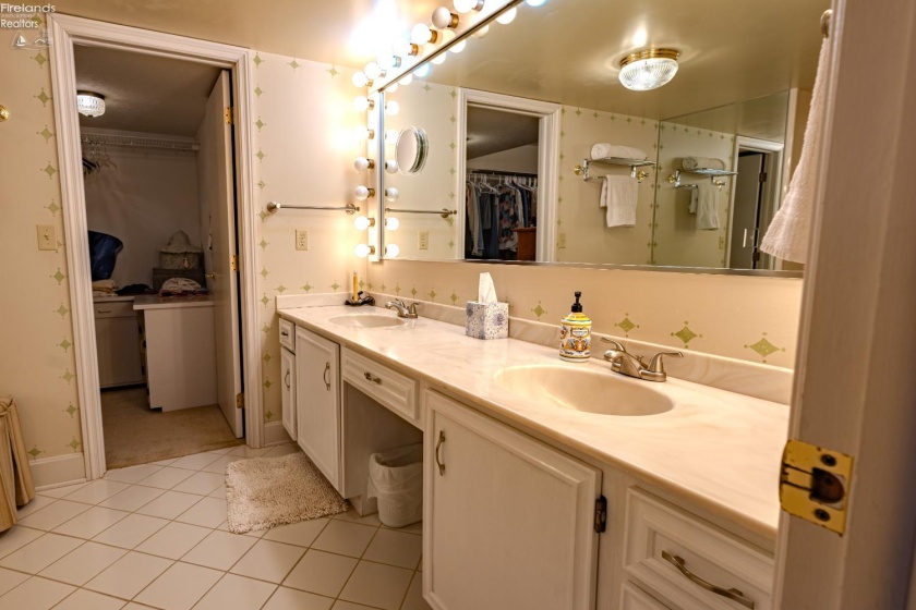 174 Sunset Drive, Sandusky, 44870, 4 Bedrooms Bedrooms, ,4 BathroomsBathrooms,Residential,For Sale,Sunset,20261369