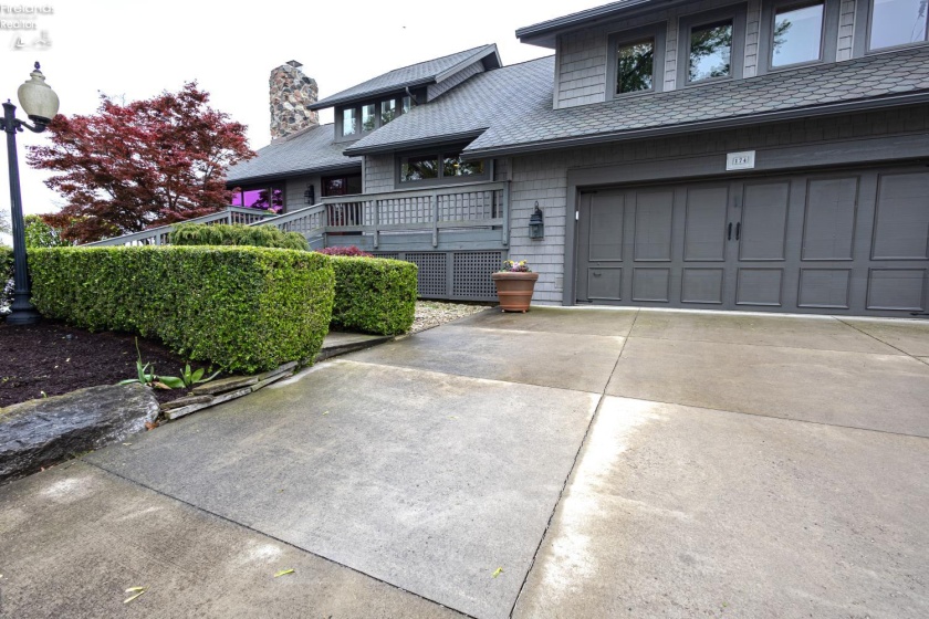 174 Sunset Drive, Sandusky, 44870, 4 Bedrooms Bedrooms, ,4 BathroomsBathrooms,Residential,For Sale,Sunset,20261369