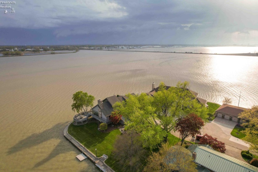 174 Sunset Drive, Sandusky, 44870, 4 Bedrooms Bedrooms, ,4 BathroomsBathrooms,Residential,For Sale,Sunset,20261369