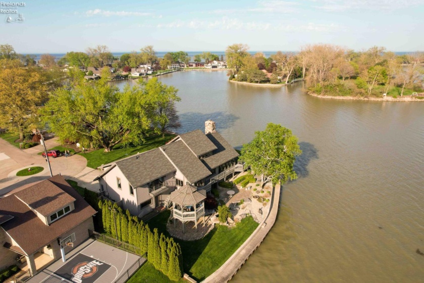 174 Sunset Drive, Sandusky, 44870, 4 Bedrooms Bedrooms, ,4 BathroomsBathrooms,Residential,For Sale,Sunset,20261369