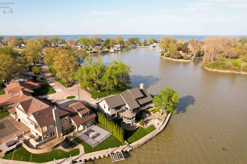 174 Sunset Drive, Sandusky, 44870, 4 Bedrooms Bedrooms, ,4 BathroomsBathrooms,Residential,For Sale,Sunset,20261369