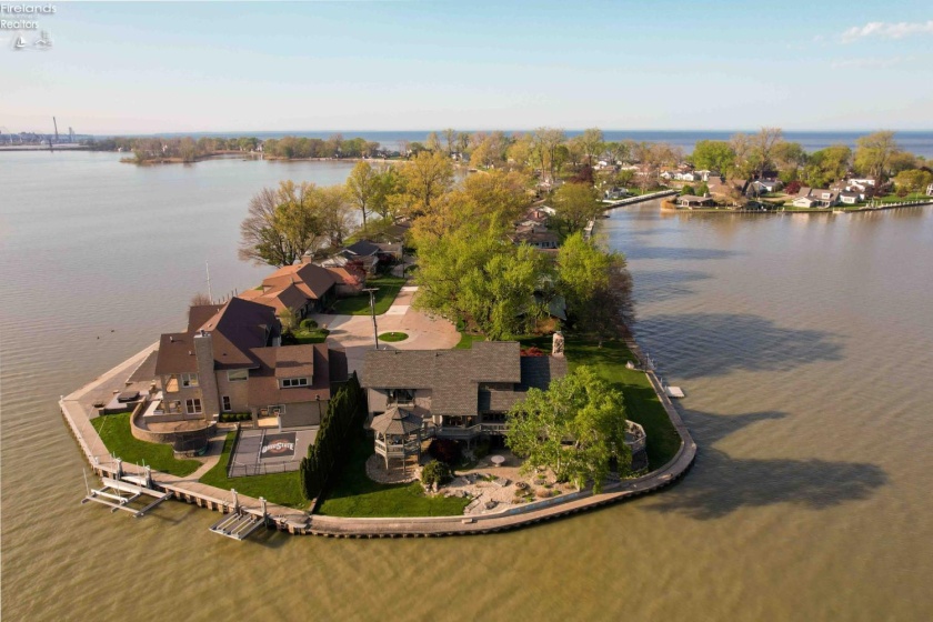 174 Sunset Drive, Sandusky, 44870, 4 Bedrooms Bedrooms, ,4 BathroomsBathrooms,Residential,For Sale,Sunset,20261369