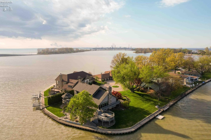 174 Sunset Drive, Sandusky, 44870, 4 Bedrooms Bedrooms, ,4 BathroomsBathrooms,Residential,For Sale,Sunset,20261369