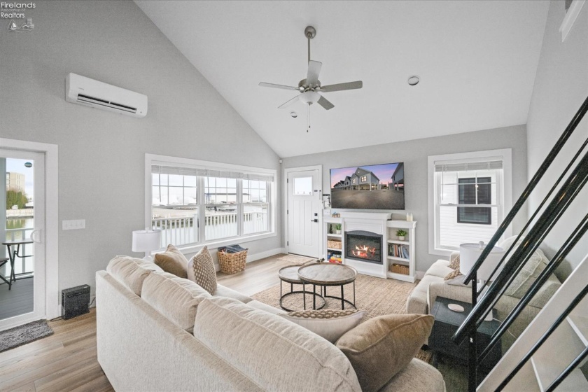 545 Lakeshore Drive, Port Clinton, 43452, 3 Bedrooms Bedrooms, ,2 BathroomsBathrooms,Residential,For Sale,Lakeshore,20261552