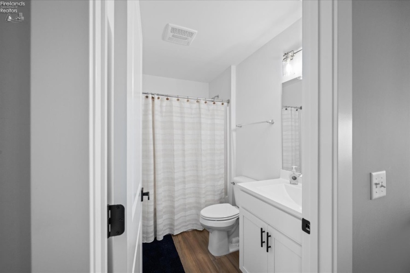 545 Lakeshore Drive, Port Clinton, 43452, 3 Bedrooms Bedrooms, ,2 BathroomsBathrooms,Residential,For Sale,Lakeshore,20261552