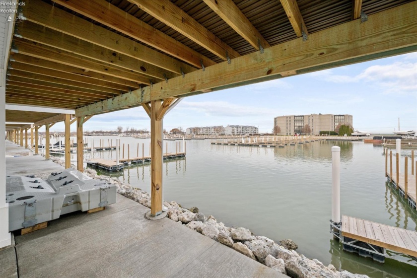 545 Lakeshore Drive, Port Clinton, 43452, 3 Bedrooms Bedrooms, ,2 BathroomsBathrooms,Residential,For Sale,Lakeshore,20261552
