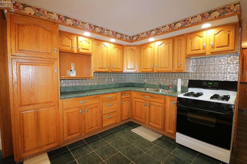 28 Valley Park Drive, Norwalk, 44857, 3 Bedrooms Bedrooms, ,1 BathroomBathrooms,Residential,For Sale,Valley Park,20261536