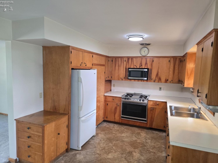 1212 Perkins Avenue, Sandusky, 44870, 2 Bedrooms Bedrooms, ,2 BathroomsBathrooms,Residential,For Sale,Perkins,20261499