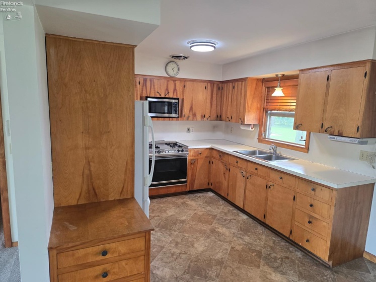 1212 Perkins Avenue, Sandusky, 44870, 2 Bedrooms Bedrooms, ,2 BathroomsBathrooms,Residential,For Sale,Perkins,20261499