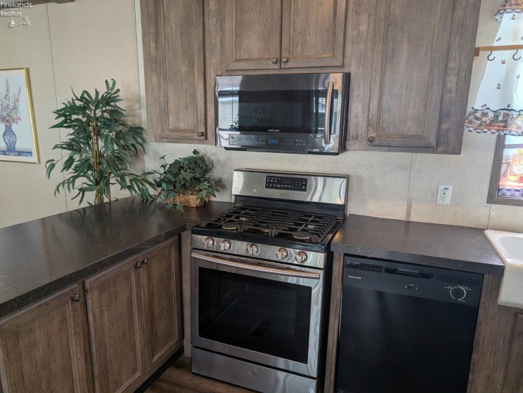 220 Maple Lane, Green Springs, 44836, 2 Bedrooms Bedrooms, ,2 BathroomsBathrooms,Residential,For Sale,Maple,20261573