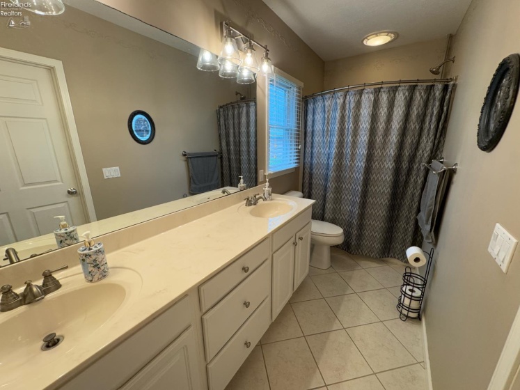 15 Foxrun Drive, Fremont, 43420, 3 Bedrooms Bedrooms, ,3 BathroomsBathrooms,Residential,For Sale,Foxrun,20261500