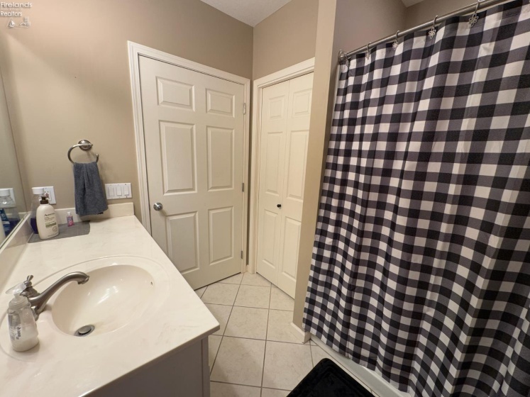 15 Foxrun Drive, Fremont, 43420, 3 Bedrooms Bedrooms, ,3 BathroomsBathrooms,Residential,For Sale,Foxrun,20261500