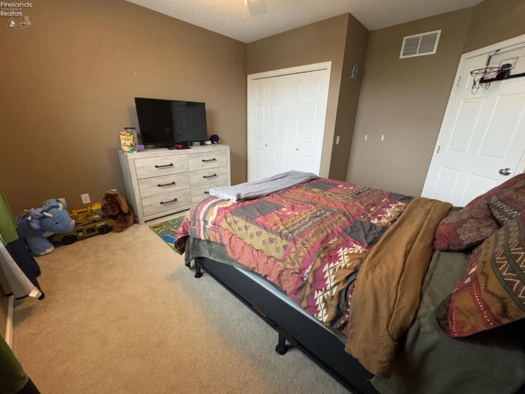 15 Foxrun Drive, Fremont, 43420, 3 Bedrooms Bedrooms, ,3 BathroomsBathrooms,Residential,For Sale,Foxrun,20261500