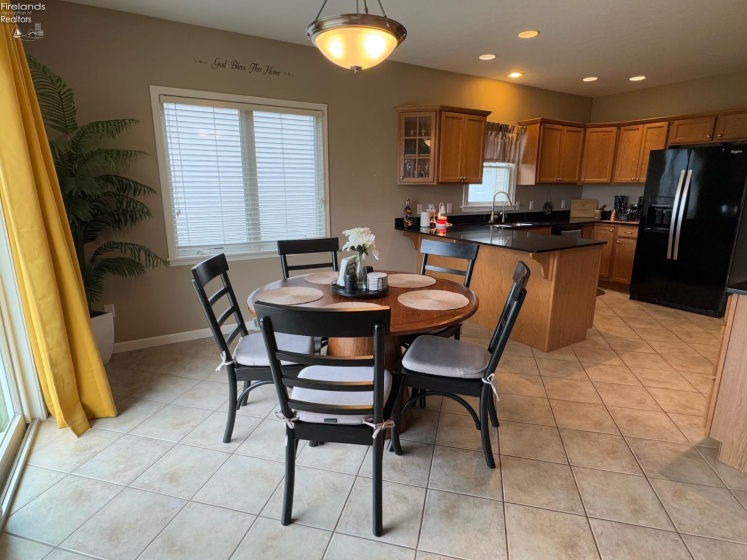 15 Foxrun Drive, Fremont, 43420, 3 Bedrooms Bedrooms, ,3 BathroomsBathrooms,Residential,For Sale,Foxrun,20261500
