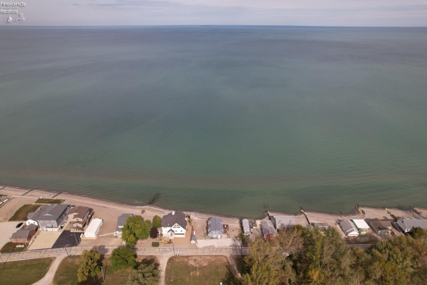 9881 Locust Point Road, Oak Harbor, 43449, 2 Bedrooms Bedrooms, ,3 BathroomsBathrooms,Residential,For Sale,Locust Point,20261581