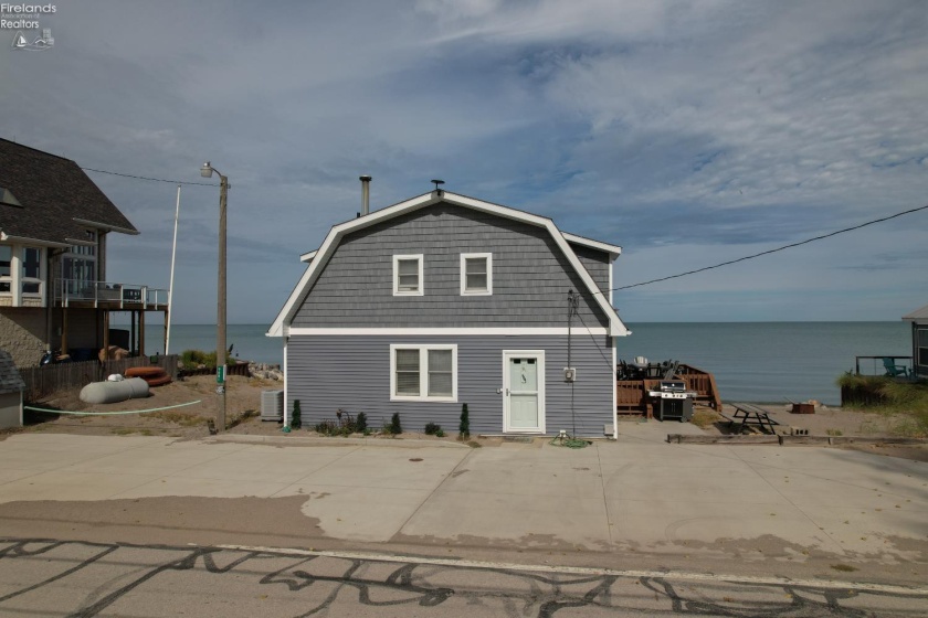9881 Locust Point Road, Oak Harbor, 43449, 2 Bedrooms Bedrooms, ,3 BathroomsBathrooms,Residential,For Sale,Locust Point,20261581