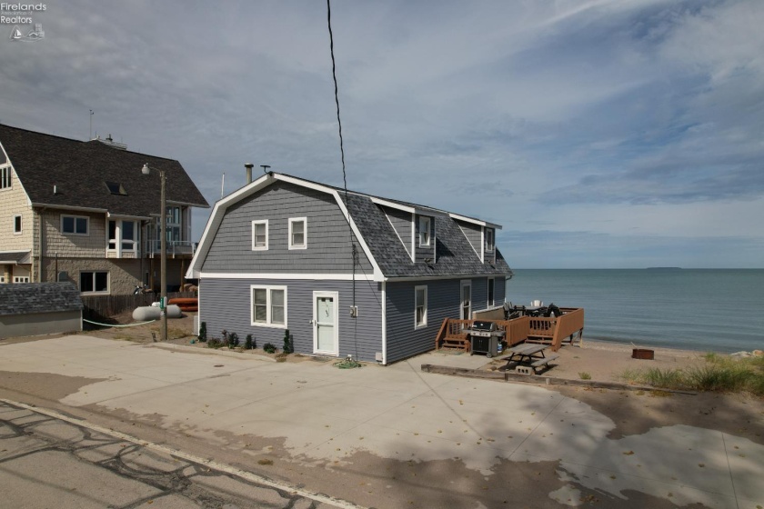 9881 Locust Point Road, Oak Harbor, 43449, 2 Bedrooms Bedrooms, ,3 BathroomsBathrooms,Residential,For Sale,Locust Point,20261581