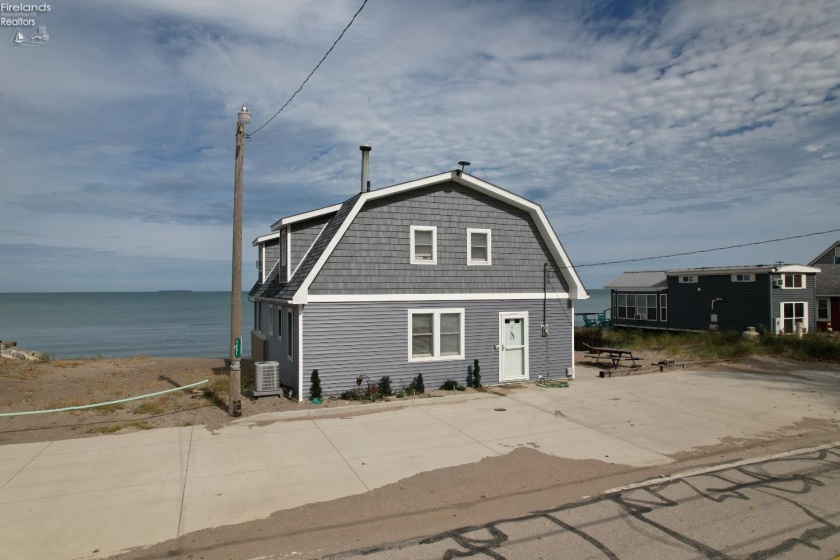 9881 Locust Point Road, Oak Harbor, 43449, 2 Bedrooms Bedrooms, ,3 BathroomsBathrooms,Residential,For Sale,Locust Point,20261581
