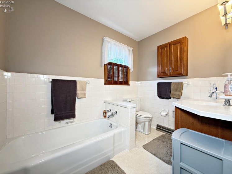 100 Hillcrest Drive, Tiffin, 44883, 3 Bedrooms Bedrooms, ,2 BathroomsBathrooms,Residential,For Sale,Hillcrest,20261521