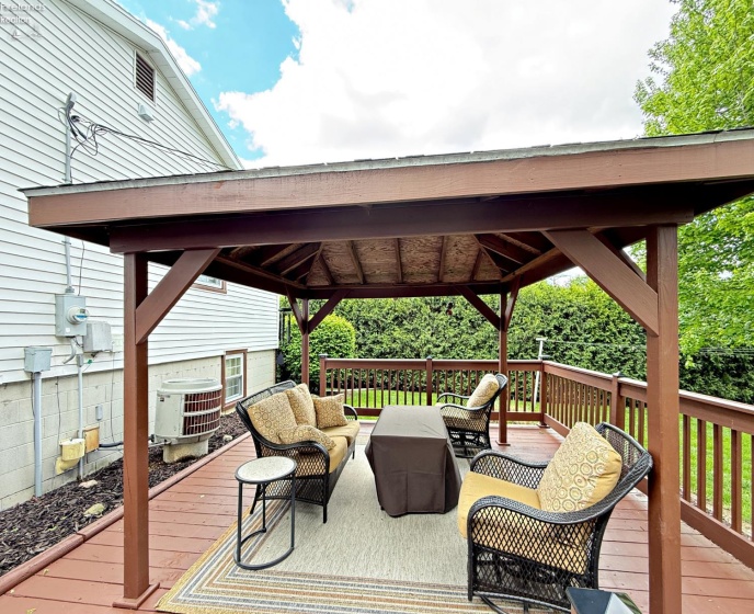 100 Hillcrest Drive, Tiffin, 44883, 3 Bedrooms Bedrooms, ,2 BathroomsBathrooms,Residential,For Sale,Hillcrest,20261521