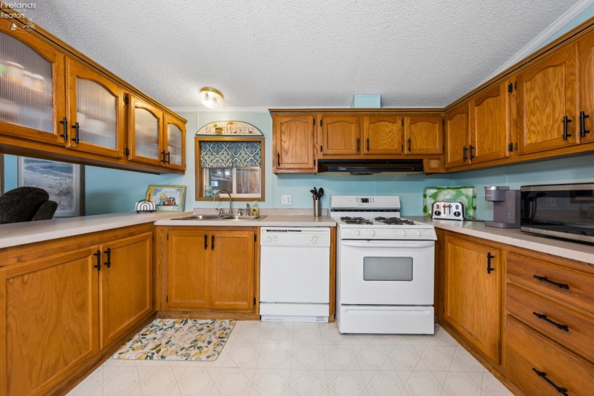 51 Rathbun, Marblehead, 43440, 4 Bedrooms Bedrooms, ,2 BathroomsBathrooms,Residential,For Sale,Rathbun,20261588
