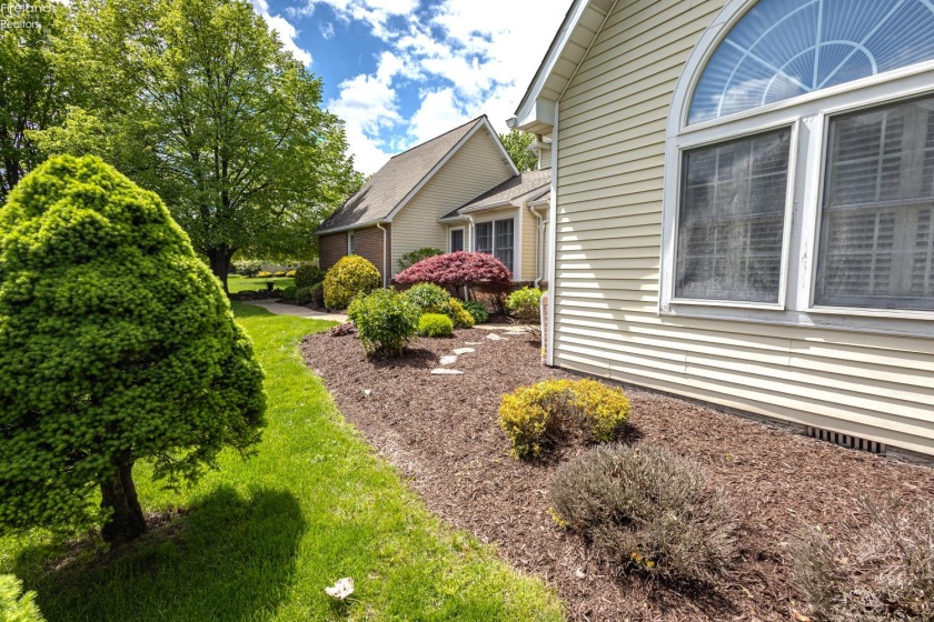 1511 Timber Lake Lane, Sandusky, 44870, 2 Bedrooms Bedrooms, ,3 BathroomsBathrooms,Residential,For Sale,Timber Lake,20261575