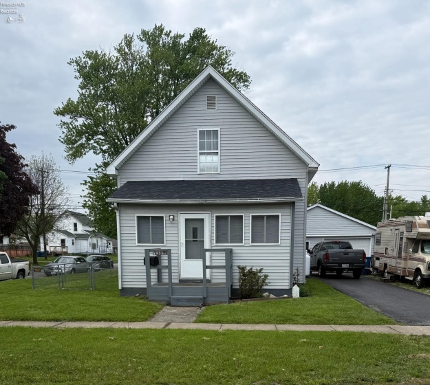 1322 Moore Street, Fremont, 43420, 2 Bedrooms Bedrooms, ,2 BathroomsBathrooms,Residential,For Sale,Moore,20261583