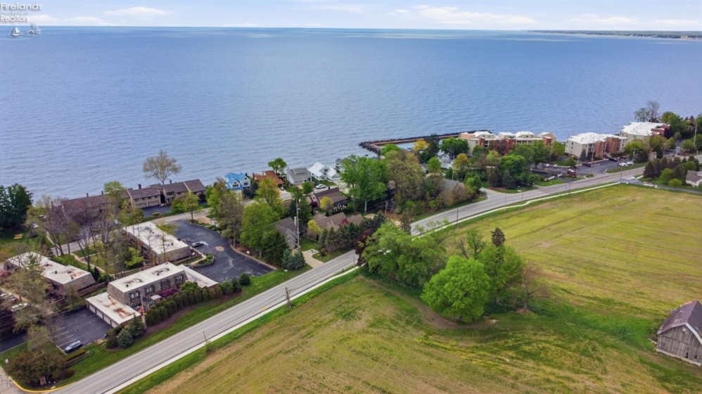1135 By The Shores Drive, Huron, 44839, 5 Bedrooms Bedrooms, ,3 BathroomsBathrooms,Residential,For Sale,By The Shores,20261585