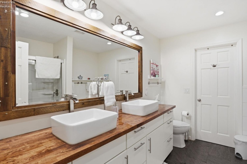 1135 By The Shores Drive, Huron, 44839, 5 Bedrooms Bedrooms, ,3 BathroomsBathrooms,Residential,For Sale,By The Shores,20261585