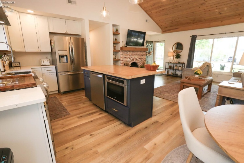 404 Riverside Drive, Fremont, 43420, 3 Bedrooms Bedrooms, ,3 BathroomsBathrooms,Residential,For Sale,Riverside,20261365