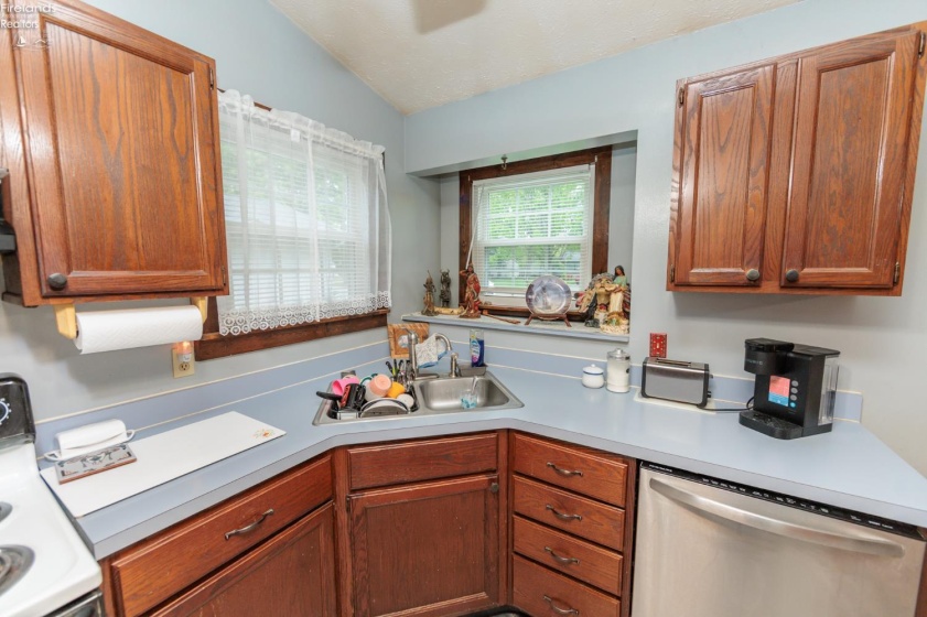 2704 39th, Lorain, 44053, 3 Bedrooms Bedrooms, ,2 BathroomsBathrooms,Residential,For Sale,39th,20261621