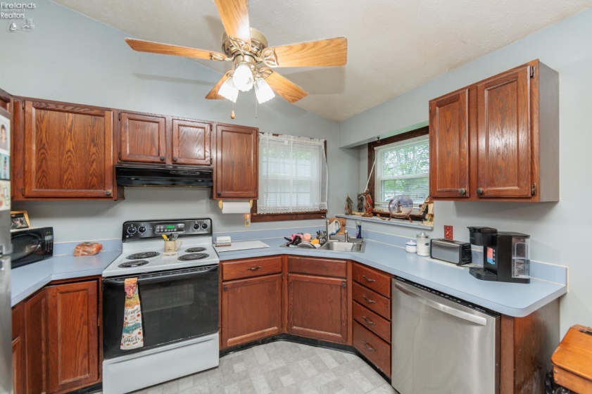 2704 39th, Lorain, 44053, 3 Bedrooms Bedrooms, ,2 BathroomsBathrooms,Residential,For Sale,39th,20261621