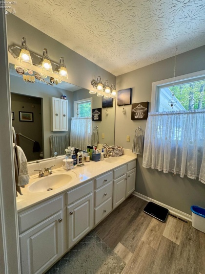 743 Dogwood Lane, Vermilion, 44089, 3 Bedrooms Bedrooms, ,2 BathroomsBathrooms,Residential,For Sale,Dogwood,20261616