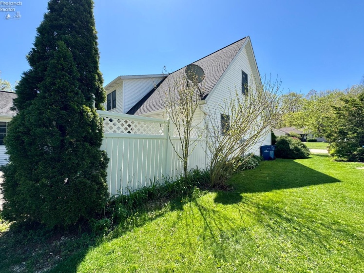 743 Dogwood Lane, Vermilion, 44089, 3 Bedrooms Bedrooms, ,2 BathroomsBathrooms,Residential,For Sale,Dogwood,20261616