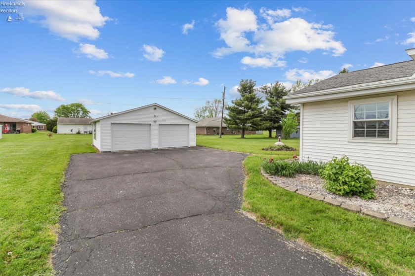 213 Beechwood Drive, Tiffin, 44883, 2 Bedrooms Bedrooms, ,2 BathroomsBathrooms,Residential,For Sale,Beechwood,20261623