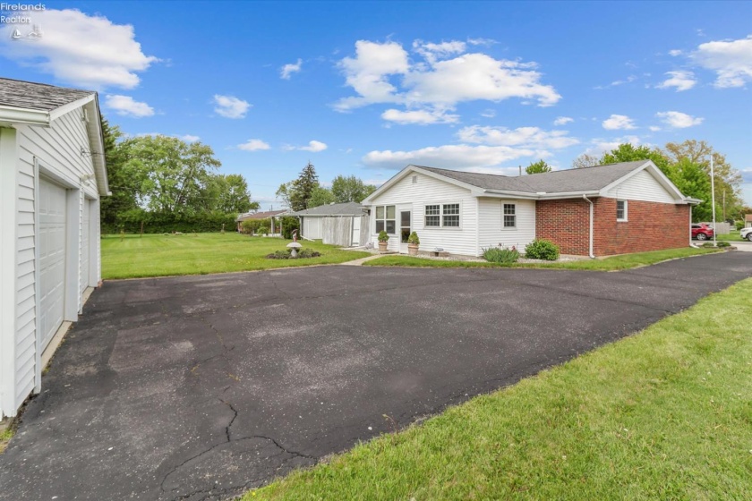 213 Beechwood Drive, Tiffin, 44883, 2 Bedrooms Bedrooms, ,2 BathroomsBathrooms,Residential,For Sale,Beechwood,20261623