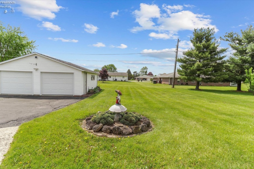 213 Beechwood Drive, Tiffin, 44883, 2 Bedrooms Bedrooms, ,2 BathroomsBathrooms,Residential,For Sale,Beechwood,20261623