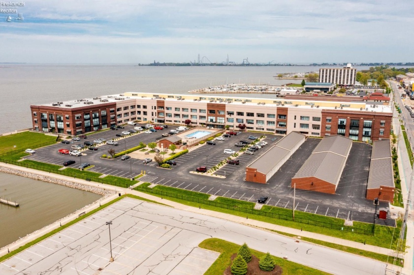 401 Shoreline Drive, Sandusky, 44870, 2 Bedrooms Bedrooms, ,2 BathroomsBathrooms,Residential,For Sale,Shoreline,20261582